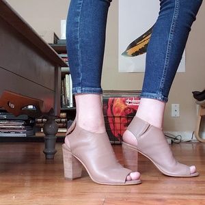 Used Nude Steve Madden Slingbacks 7.5